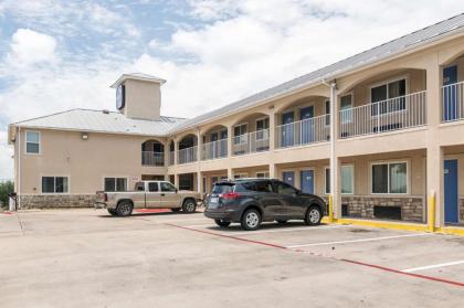 Motel 6-Azle TX - image 2