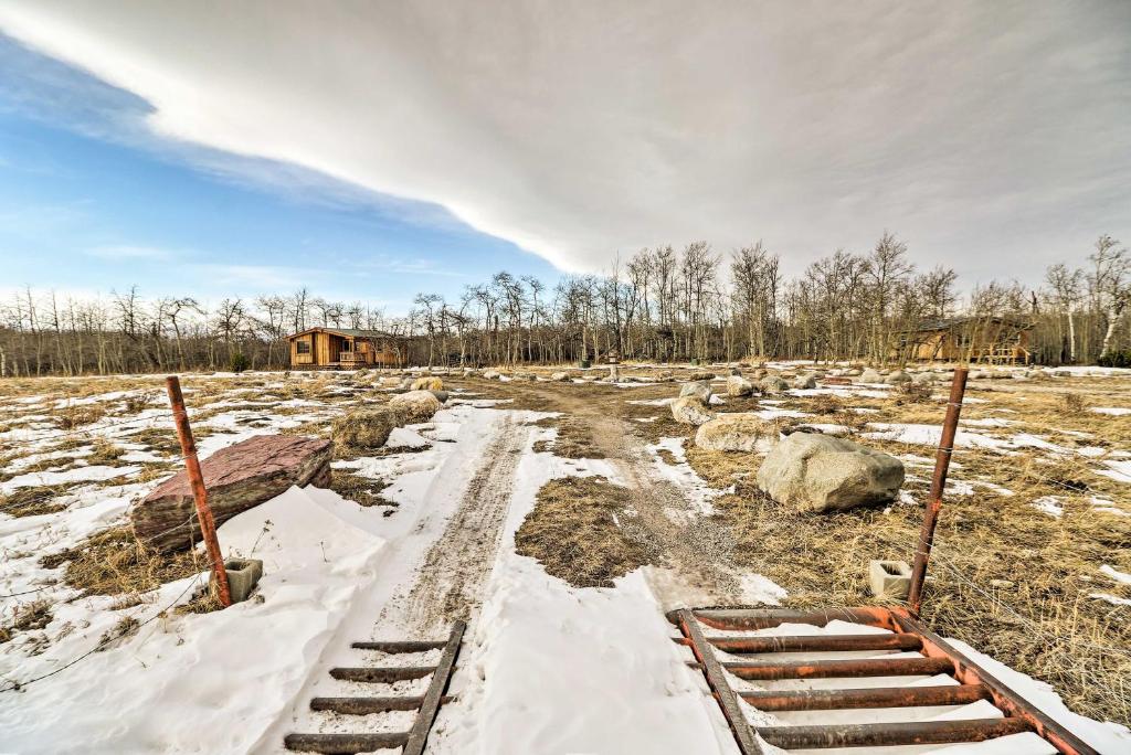 Cabin with Duck Lake Access Near Glacier Natl Park! - image 2