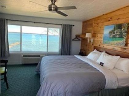 Beachfront Inn - image 13