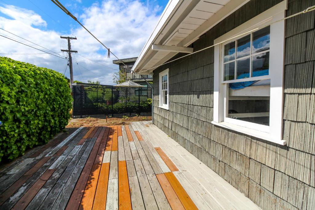 Historic Shore Cottage - image 7