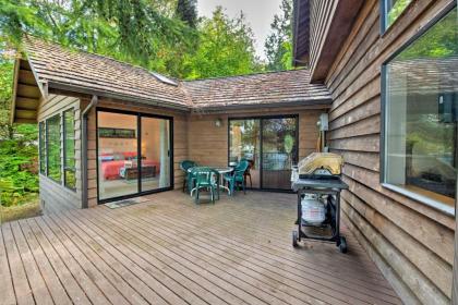 Waterfront Bainbridge Island Home with Stunning Views - image 6