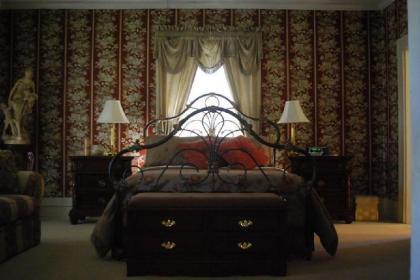 The Commodore Bed and Breakfast - image 3