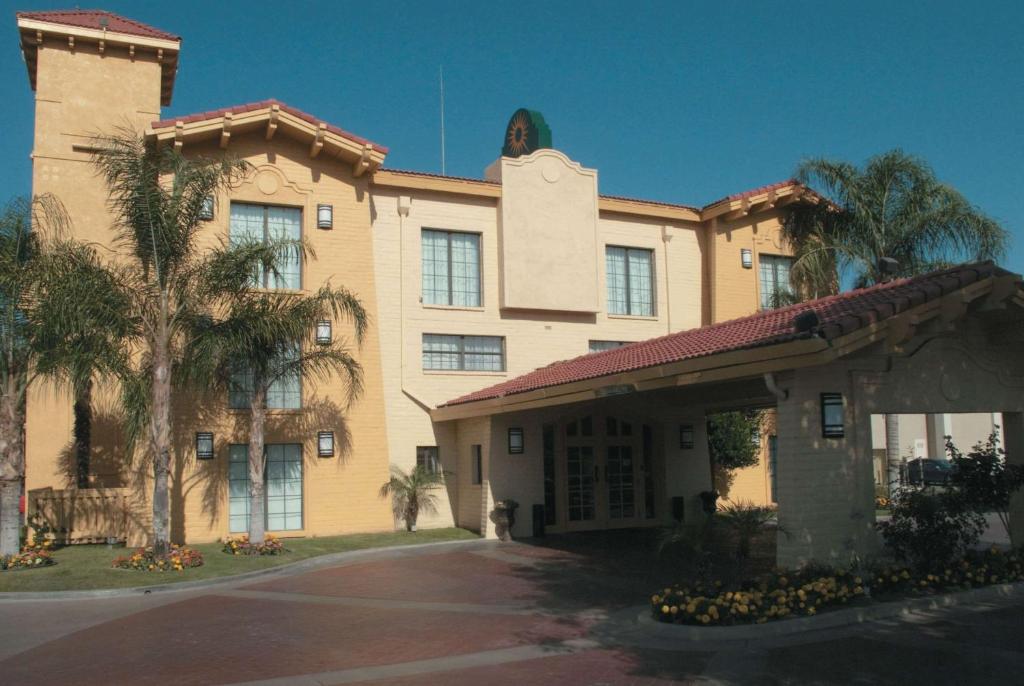 La Quinta Inn by Wyndham Bakersfield South - main image