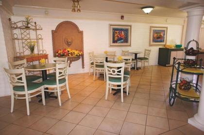 La Quinta Inn by Wyndham Bakersfield South - image 6