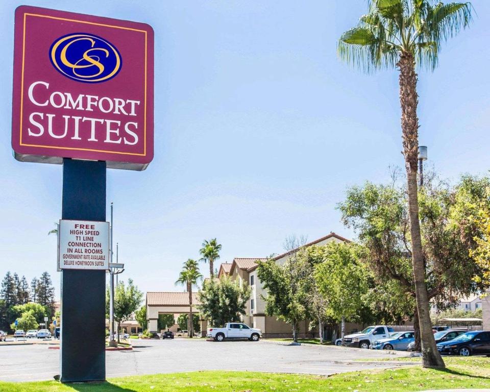 Comfort Suites Bakersfield - main image