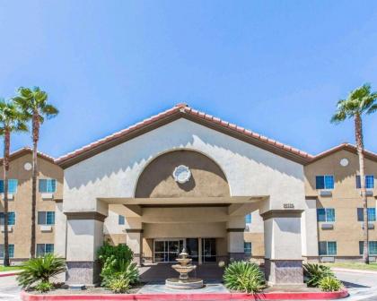 Comfort Suites Bakersfield - image 8