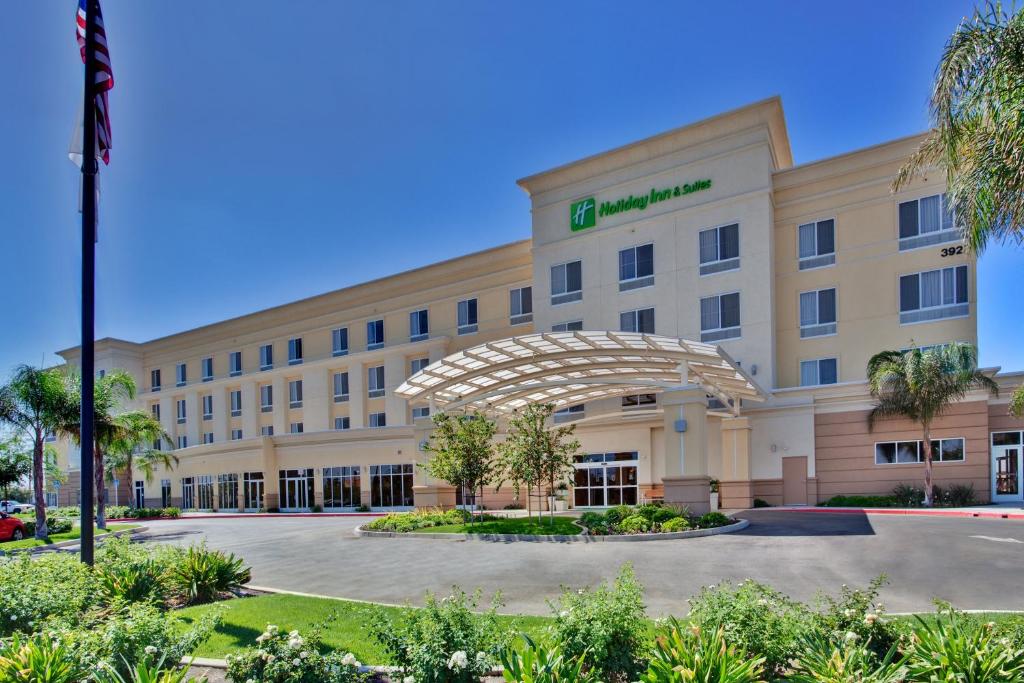 Holiday Inn Hotel & Suites Bakersfield an IHG Hotel - main image