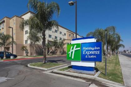 Holiday Inn Express Hotel & Suites Bakersfield Central - image 2