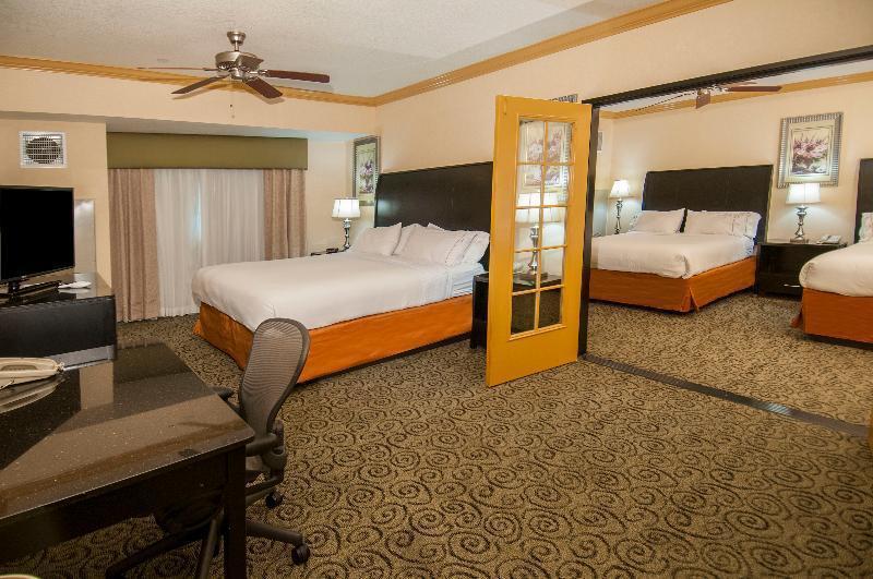 Holiday Inn Express Hotel & Suites Bakersfield Central - image 6