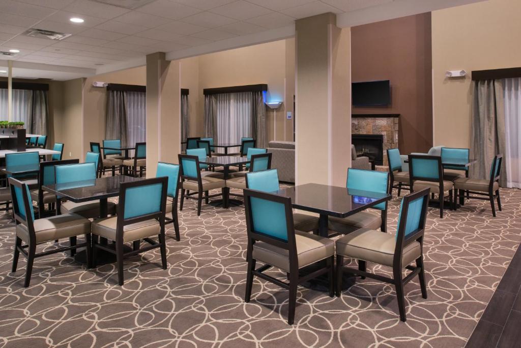 Holiday Inn Express & Suites Bakersfield Airport an IHG Hotel - image 4