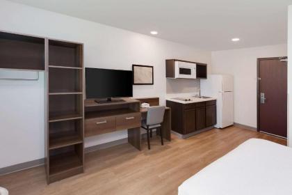 WoodSpring Suites Bakersfield - image 7