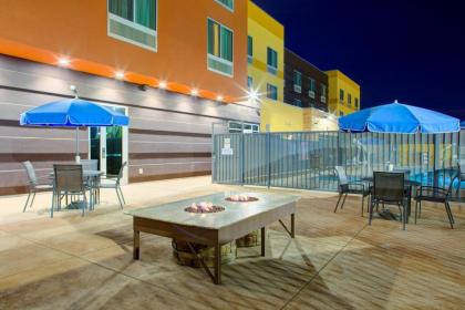 Fairfield Inn & Suites by Marriott Bakersfield North/Airport - image 10