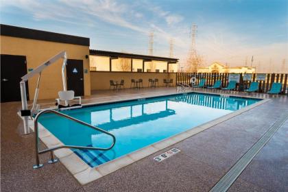 Home2 Suites Bakersfield - image 3