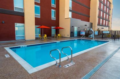 Home2 Suites Bakersfield - image 4