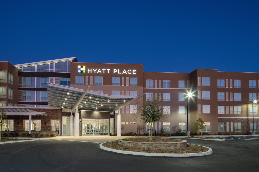 Hyatt Place Bakersfield - main image