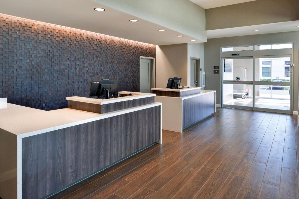 Residence Inn by Marriott Bakersfield West - image 2