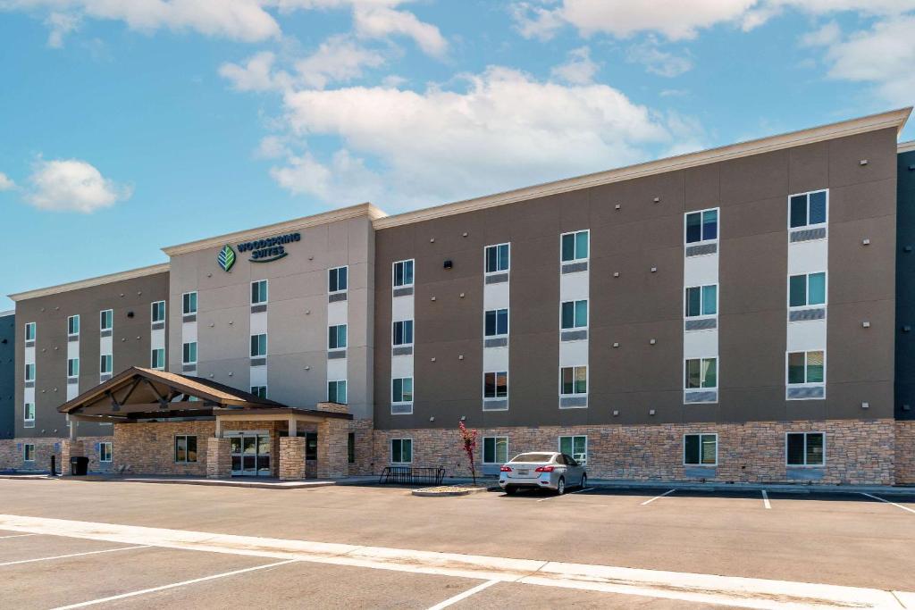 WoodSpring Suites Bakersfield Airport - image 2