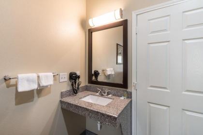 Scottish Inns & Suites - image 12