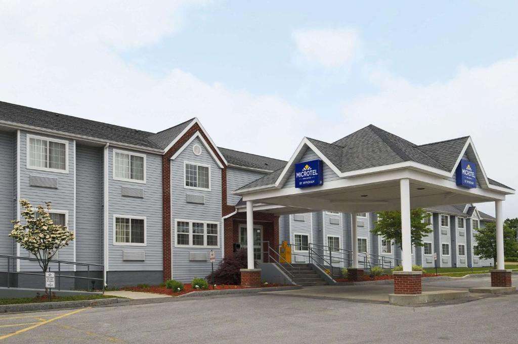 Microtel Inn & Suites by Wyndham Syracuse Baldwinsville - main image