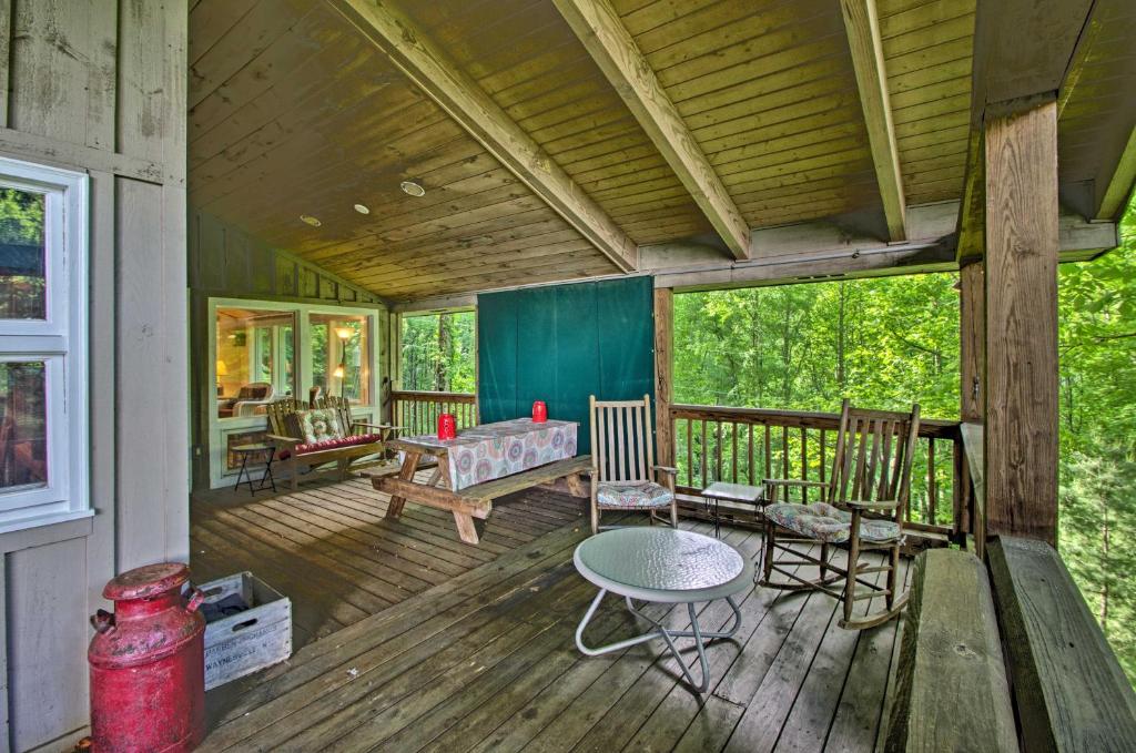 Summit Splendor Smoky Mountain Cabin with Views! - image 5