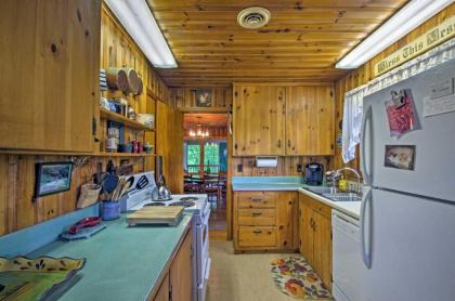 Summit Splendor Smoky Mountain Cabin with Views! - image 9