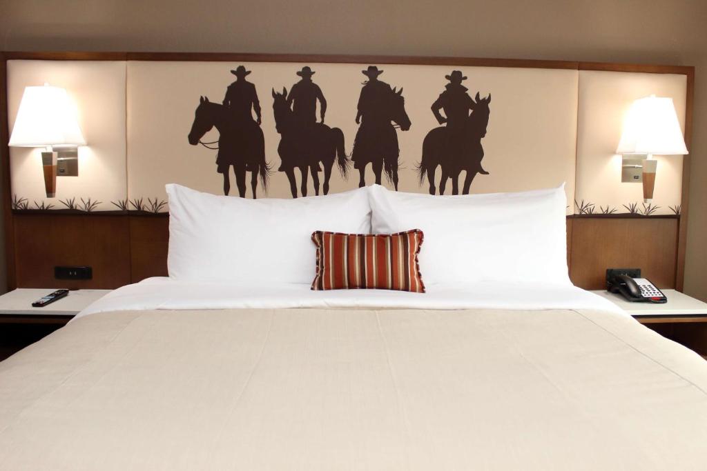 Best Western Bandera Suites & Saloon - image 7