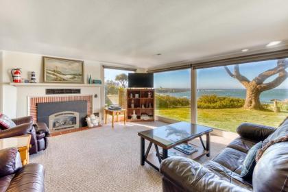 Vacation Home at Lighthouse Beach - image 9