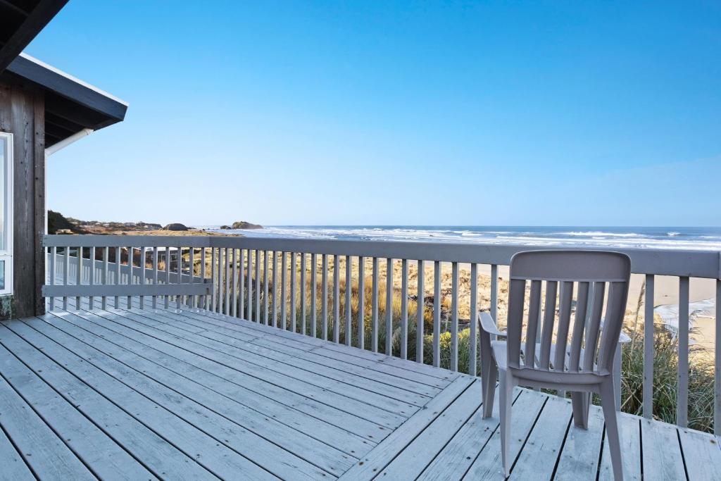 Spindrift Oceanfront Home - The Starboard - main image