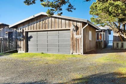 Spindrift Oceanfront Home - The Starboard - image 4