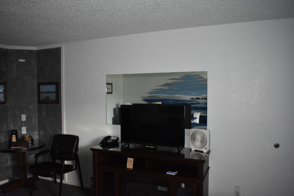 Lighthouse Cove Inn - image 4