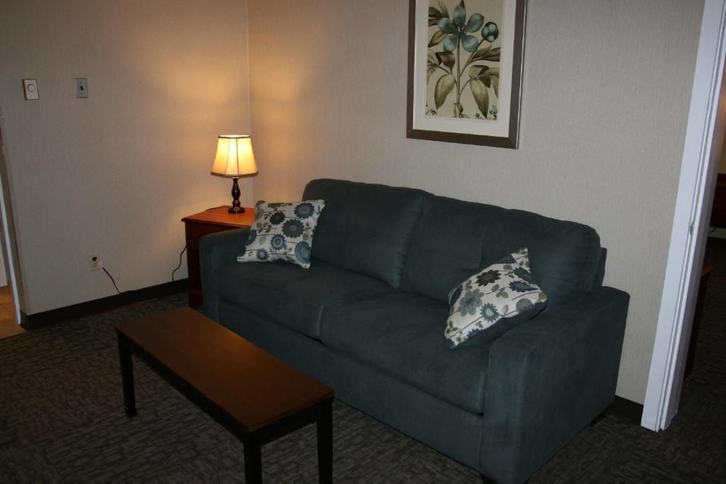 Bangor Inn & Suites - image 7