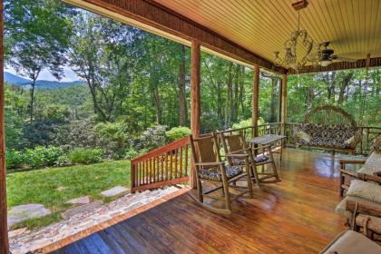 Beautiful Banner Elk Home with Mountain Views Decks - image 3