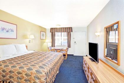 Travelodge by Wyndham Banning Casino and Outlet Mall - image 9