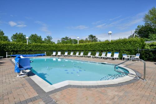 Bar Harbor Motel - image 3