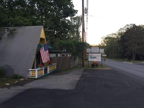 Hanscom's Motel & Cottages - main image