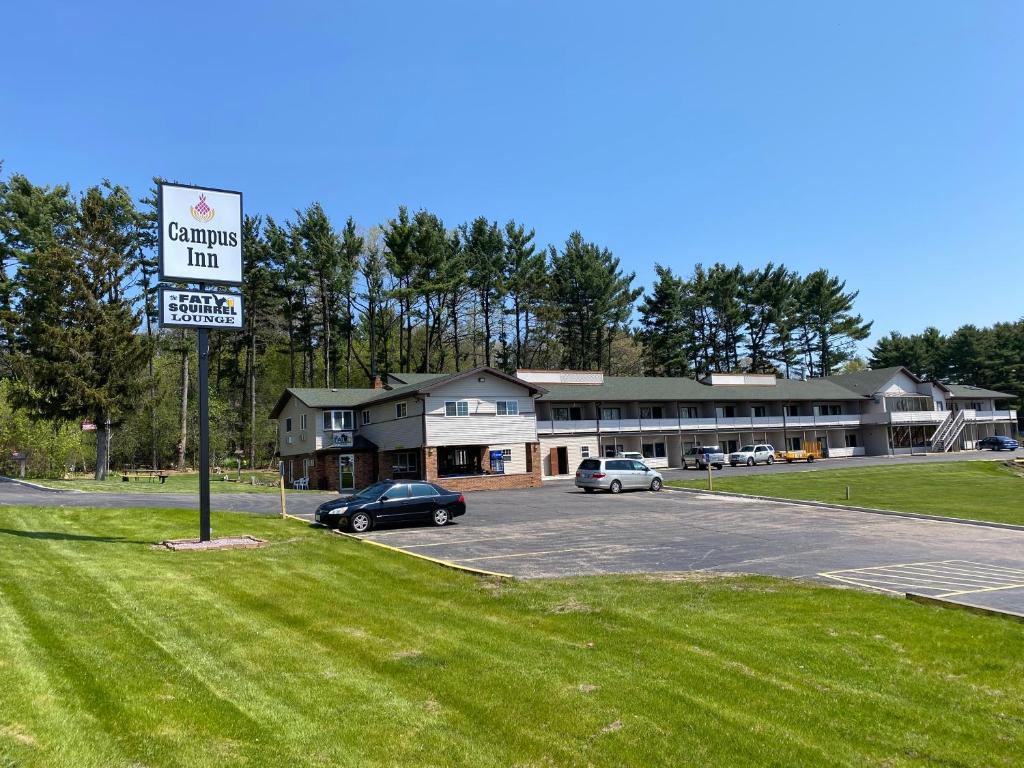 Campus Inn Baraboo - main image