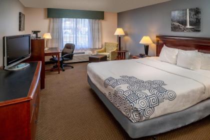 Best Western Huntington Mall Inn - image 5