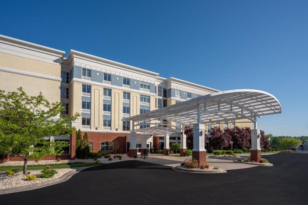 Delta Hotels by Marriott Huntington Mall - main image