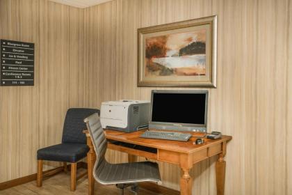 Hampton Inn Bardstown - image 13