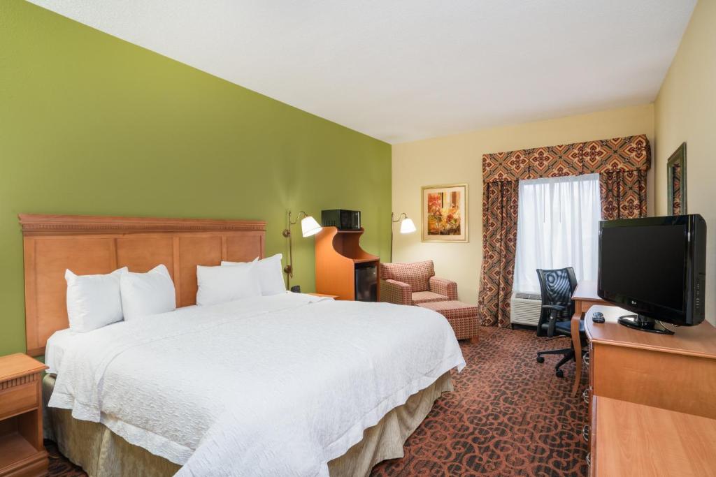 Hampton Inn Bardstown - image 2