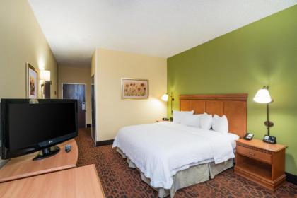 Hampton Inn Bardstown - image 9