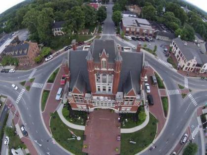 Bourbon Manor Bed & Breakfast Inn - image 8