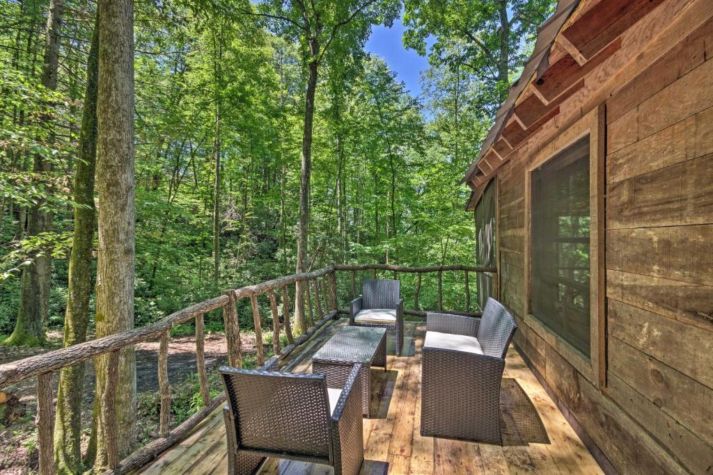 Creekside Cabin with Deck in Pisgah Forest! - image 2