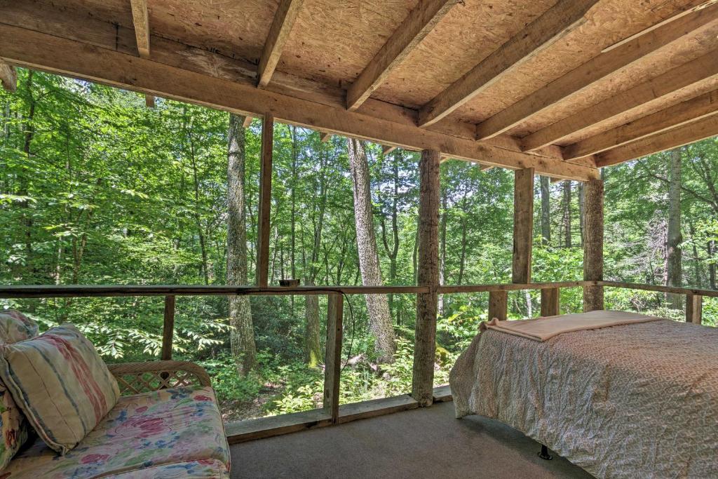 Creekside Cabin with Deck in Pisgah Forest! - image 3