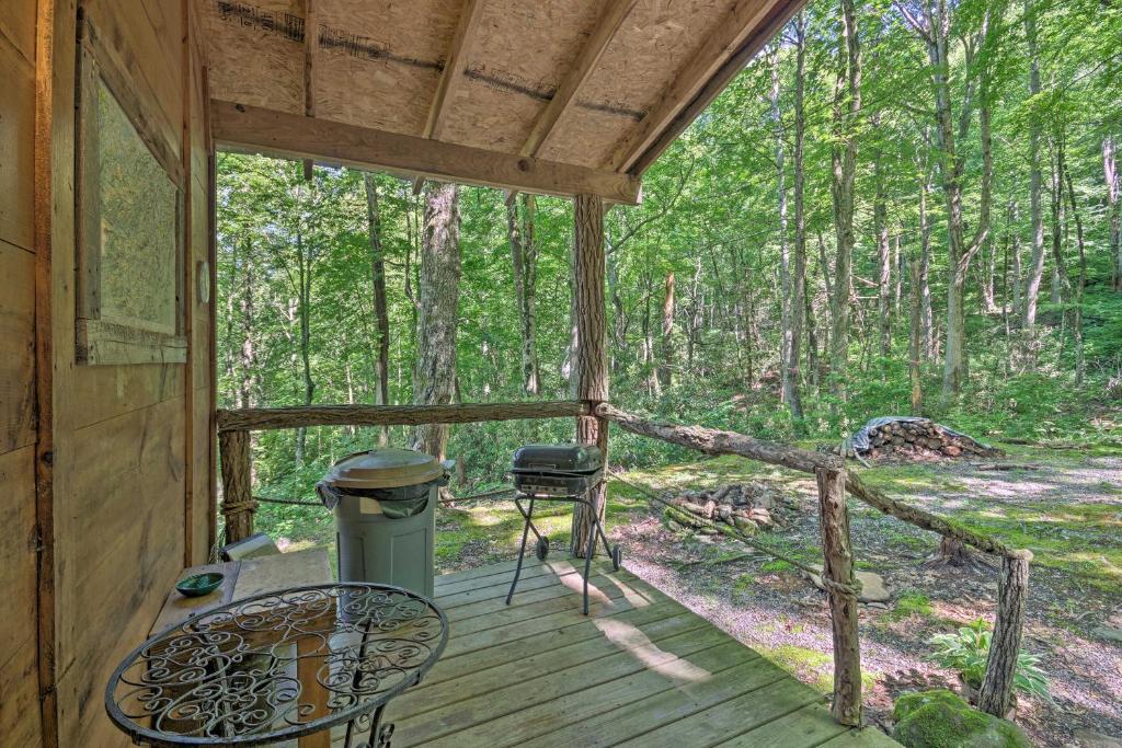 Pisgah Forest The Oak Cabin with Deck by Creek - image 3