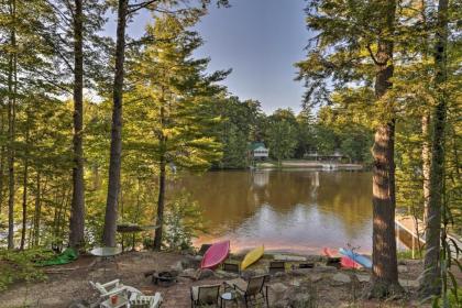 4 Season Lake House with Seasonal Hot tub and Dock Barnstead New Hampshire