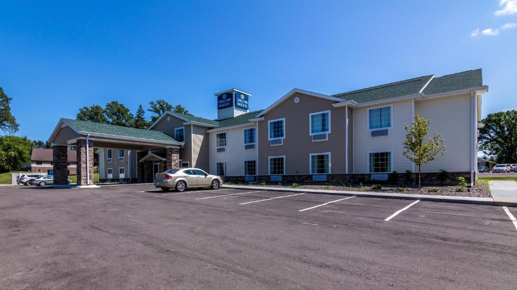 Cobblestone Inn & Suites - Barron - main image