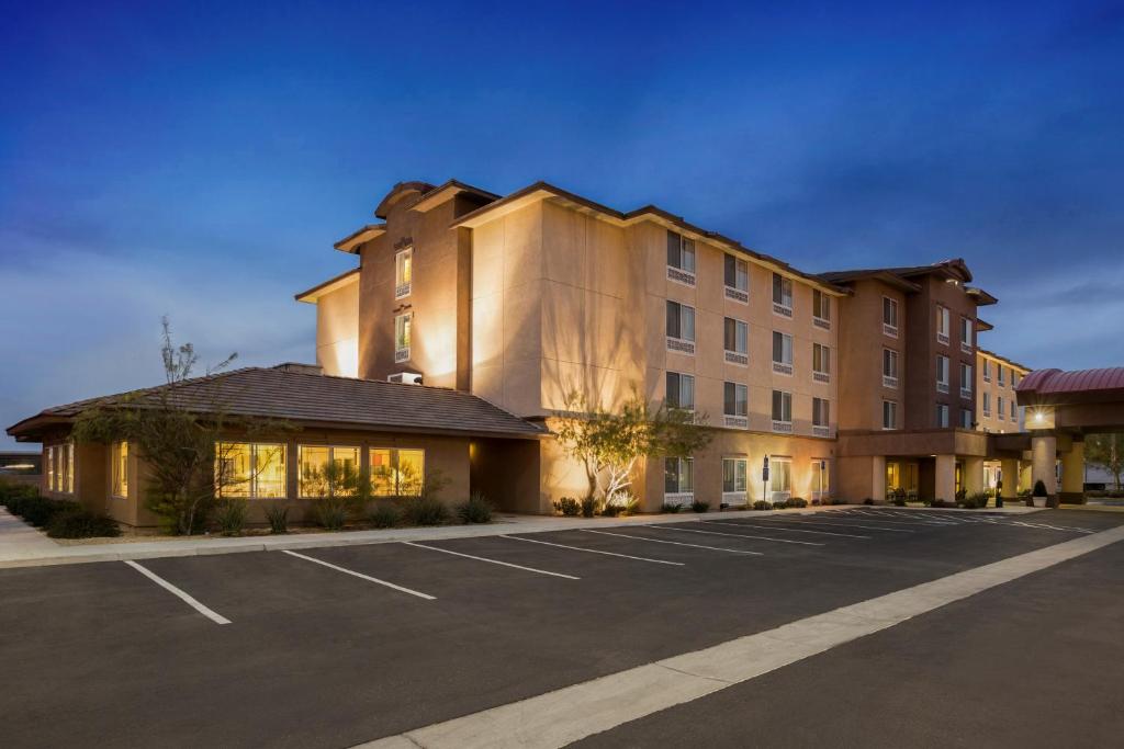 Ayres Hotel Barstow - main image