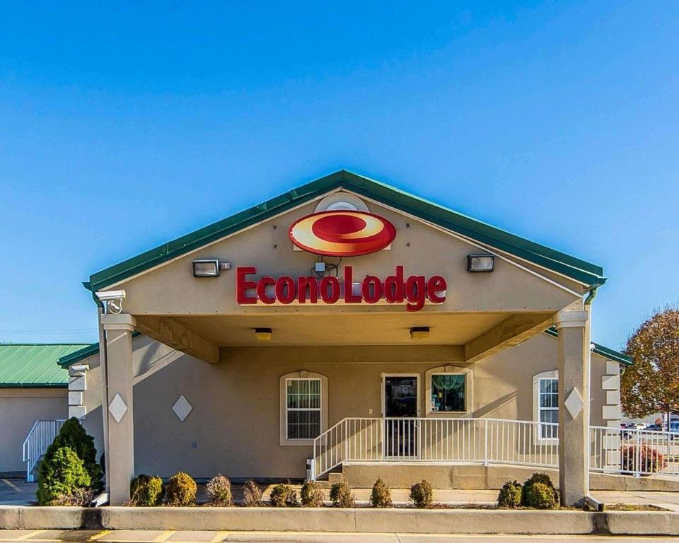 Econo Lodge Bartlesville Hwy 75 - main image