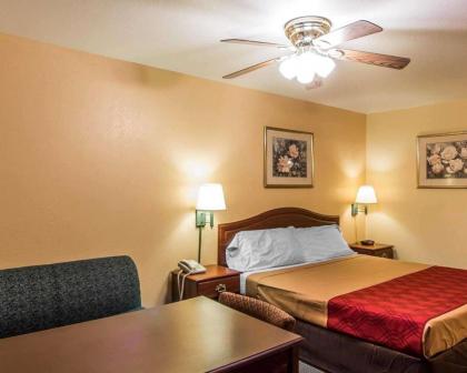 Econo Lodge Bartlesville Hwy 75 - image 10